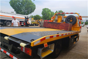 月坛附近拖车电话号码服务